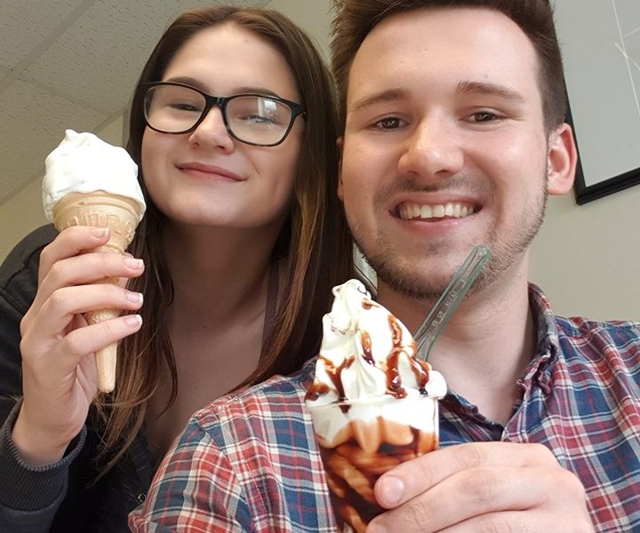 2 people displaying ice creams